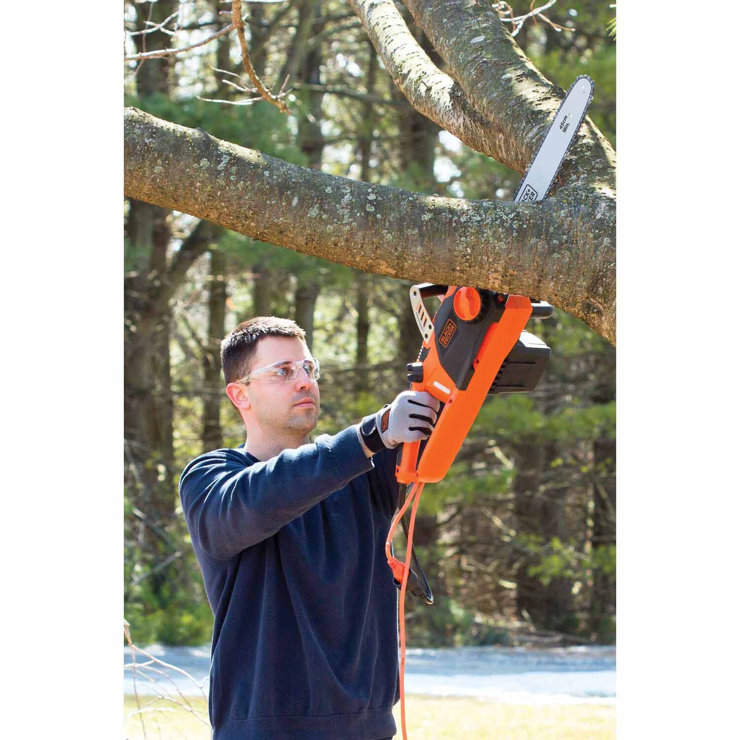 Black & Decker CS1518 15 Amp 18 in. Chainsaw (CS1518)