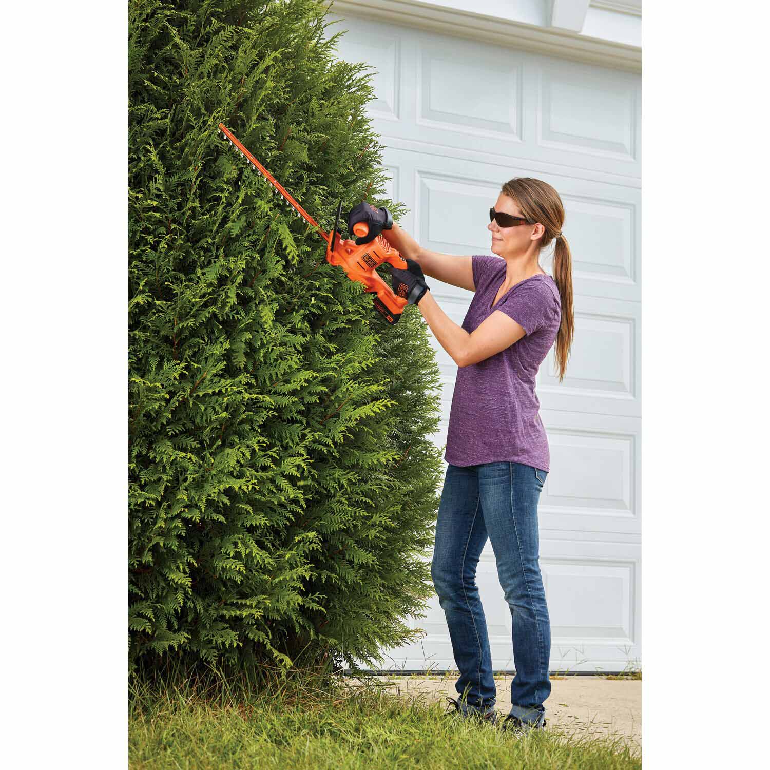 Black & Decker LHT218C1 20V MAX* 18 in. Cordless Hedge Trimmer