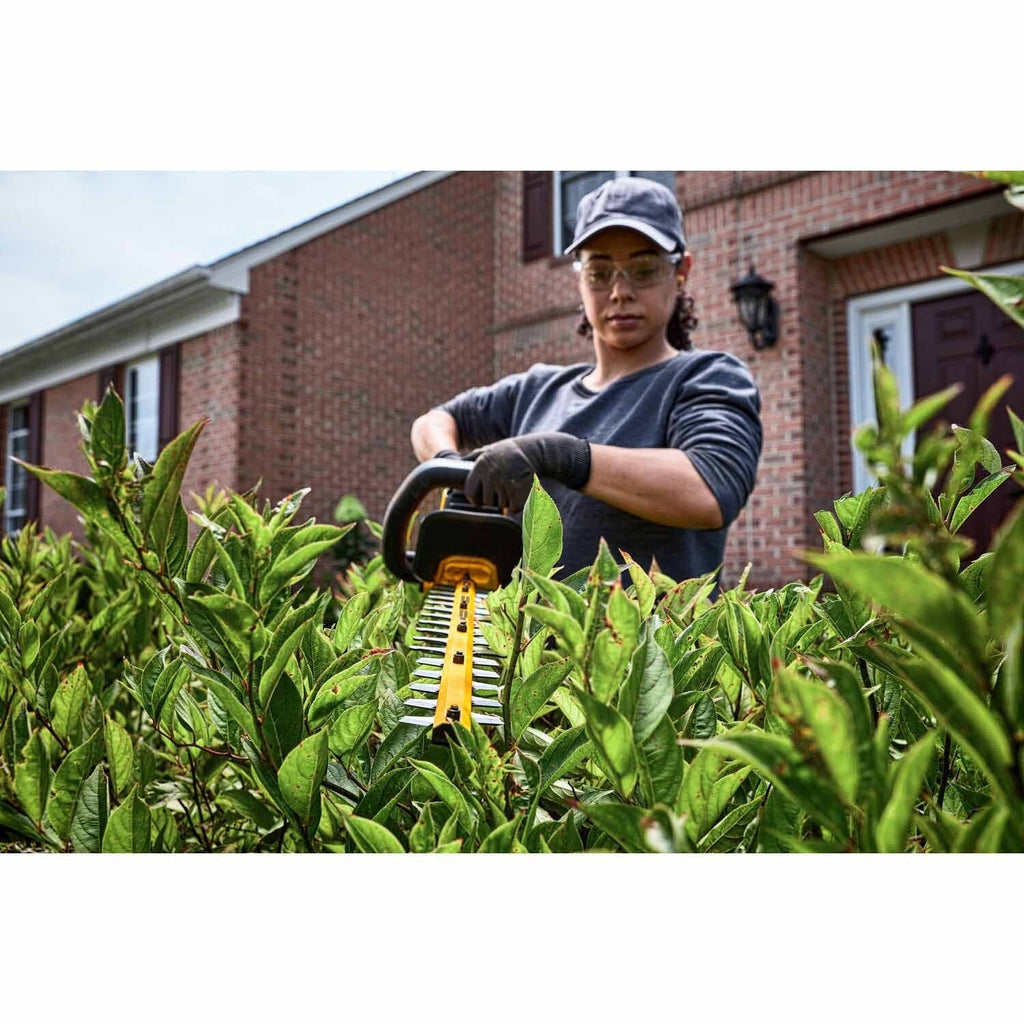 DeWalt DCHT870T1 60V MAX* 26 in. Brushless Cordless Hedge Trimmer Kit