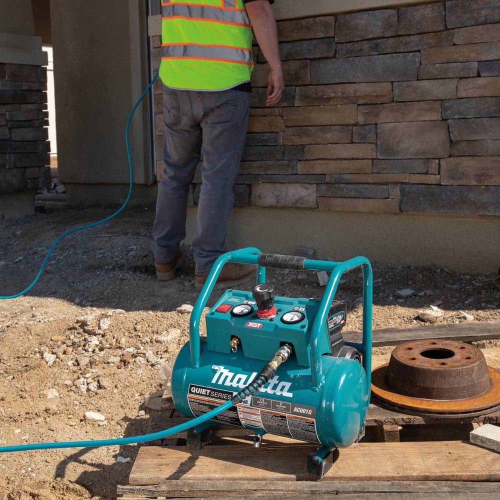 Makita AC001GM1 40V max XGT Brushless Cordless 2 Gallon Quiet Series Compressor Kit (4.0Ah)