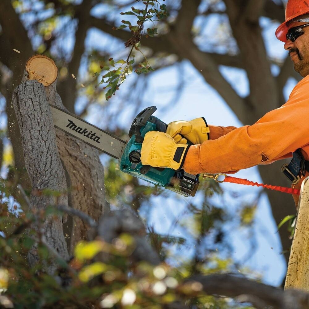 Makita GCU03M1 40V max XGT Brushless Cordless 16" Top Handle Chain Saw Kit (4.0Ah)