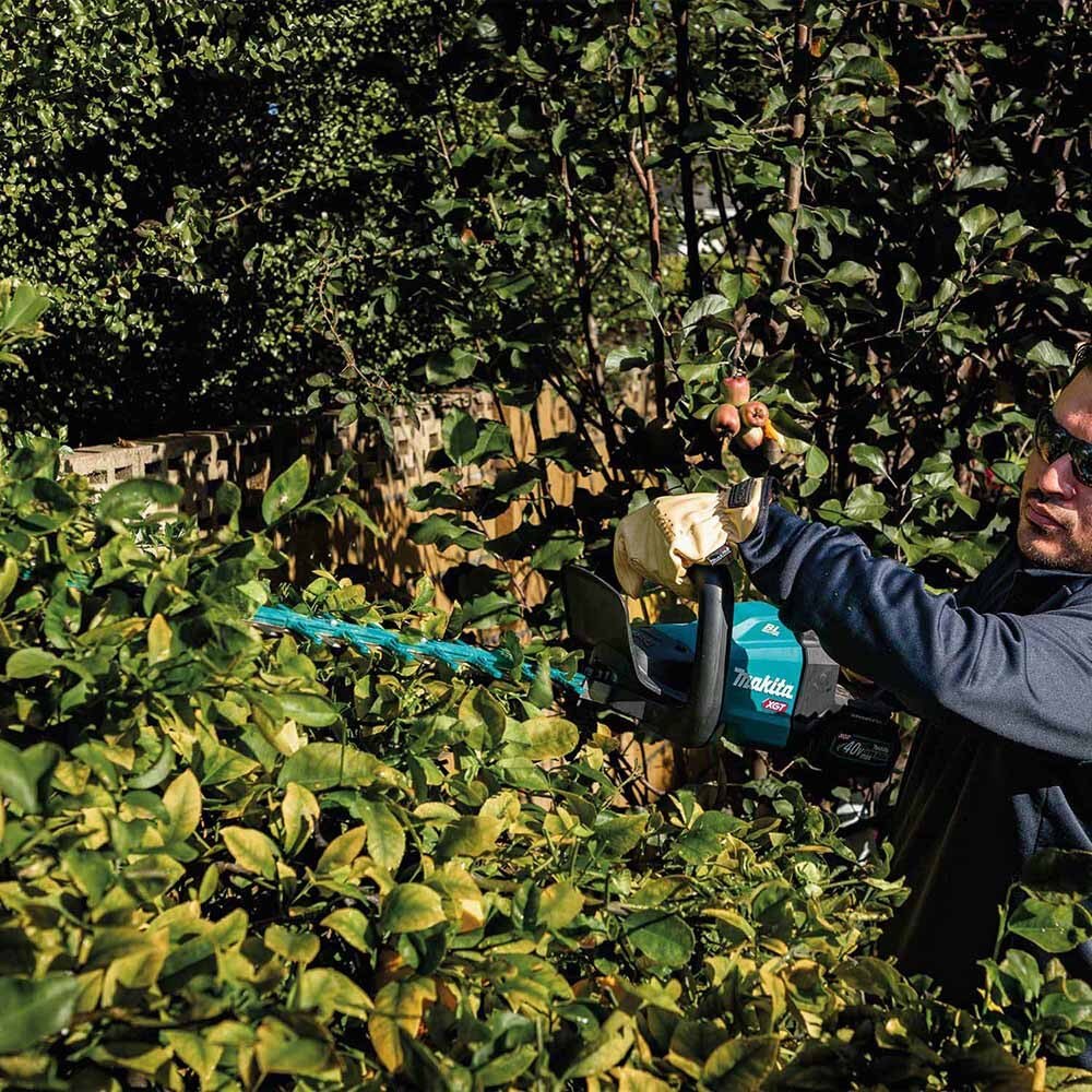 Makita GHU02M1 40V max XGT 24" Hedge Trimmer Kit (4.0Ah)