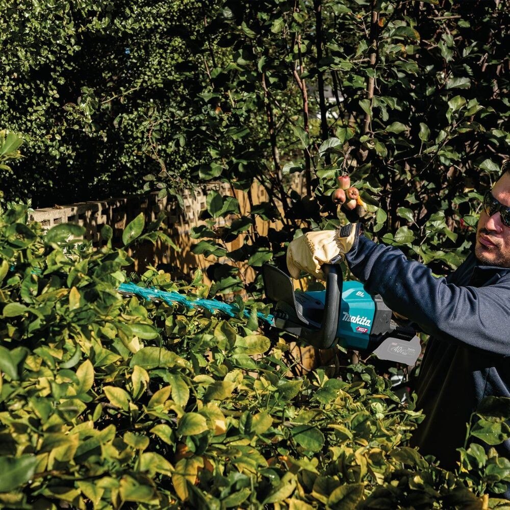 Makita GHU02Z 40V max XGT Brushless Cordless 24" Hedge Trimmer (Tool Only)