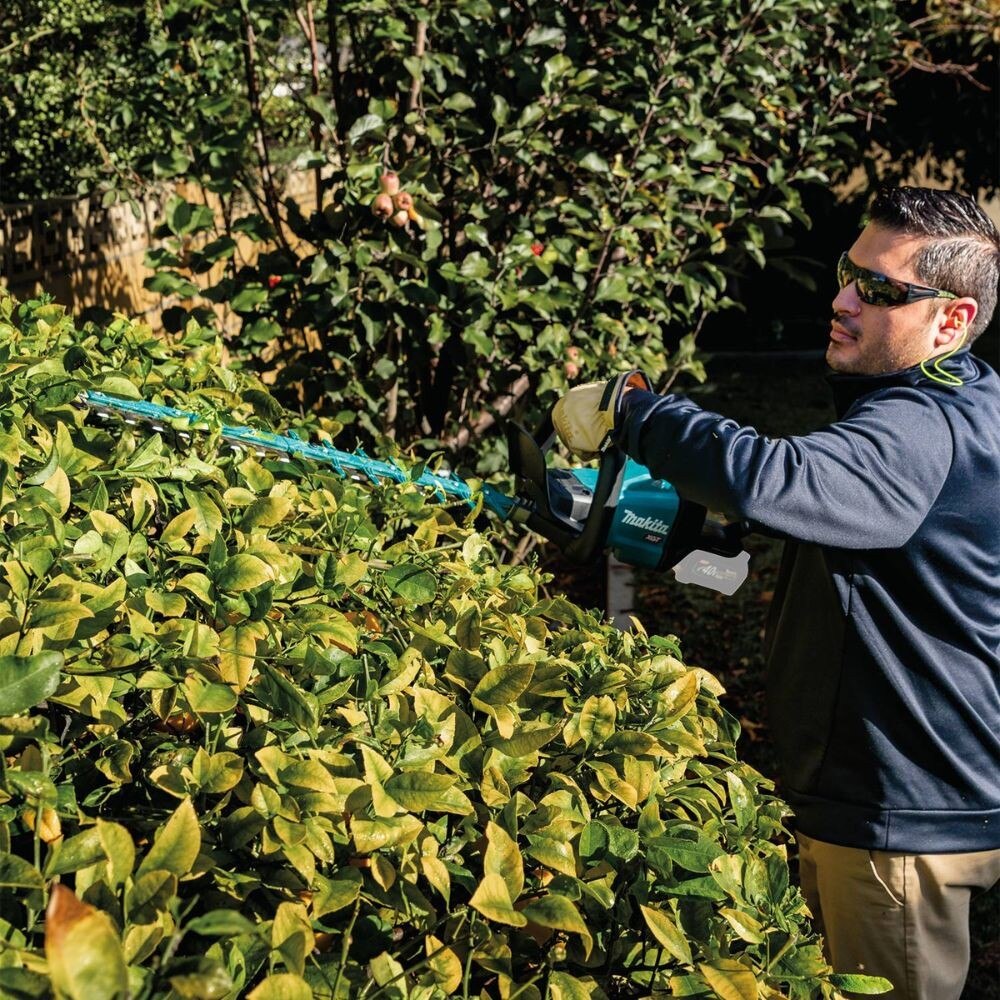 Makita GHU02Z 40V max XGT Brushless Cordless 24" Hedge Trimmer (Tool Only)