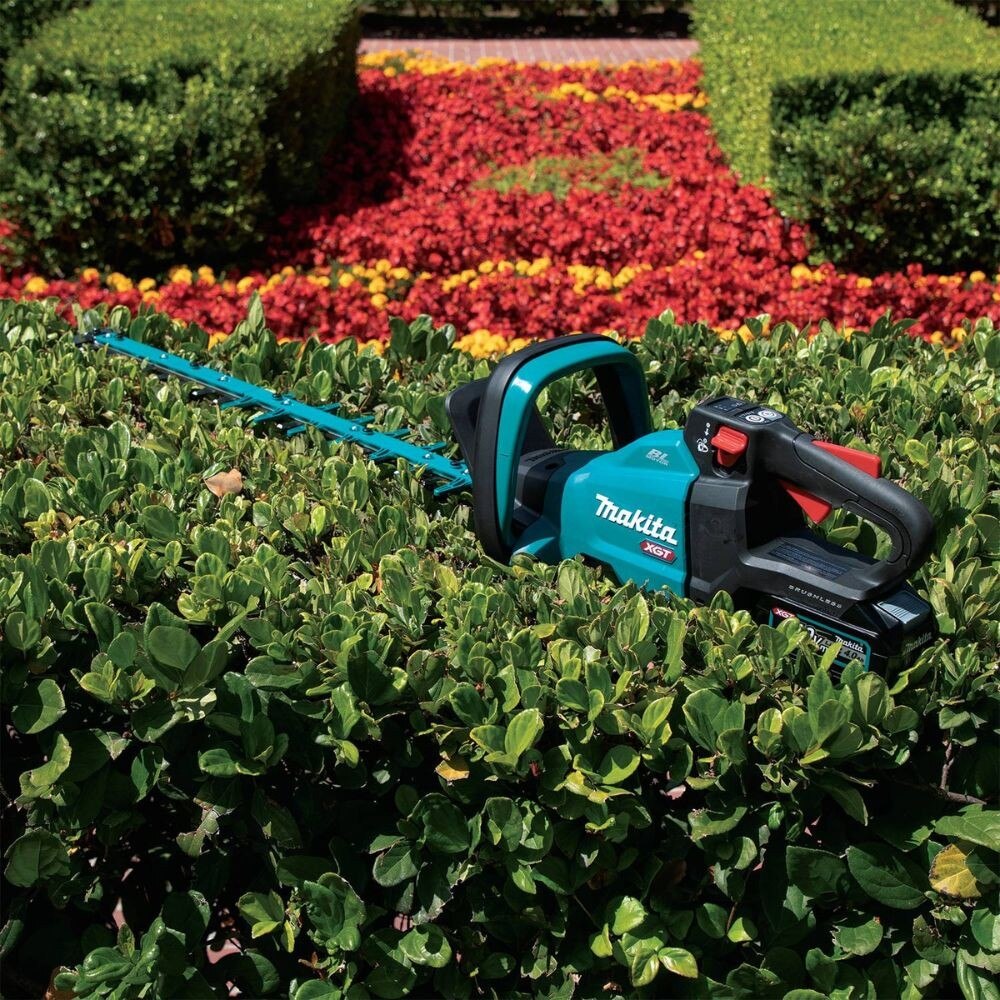 Makita GHU03M1 40V max XGT Brushless Cordless 30" Hedge Trimmer Kit, with one battery (4.0Ah)