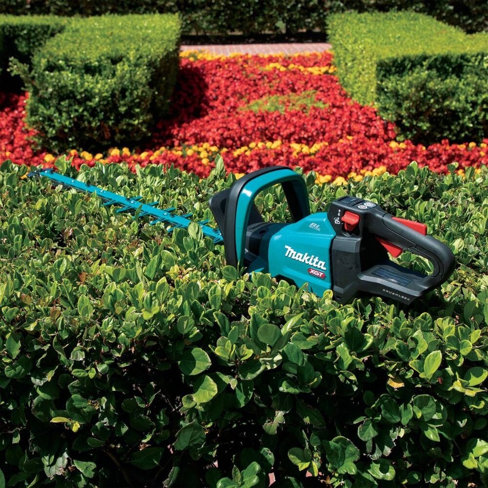 Makita GHU03Z 40V max XGT Brushless Cordless 30" Hedge Trimmer (Tool Only)