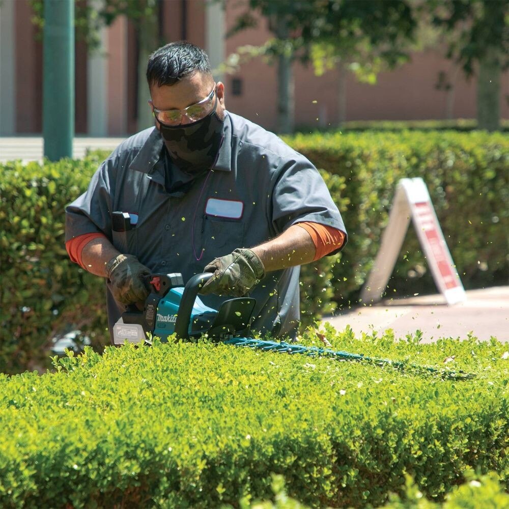 Makita GHU03Z 40V max XGT Brushless Cordless 30" Hedge Trimmer (Tool Only)