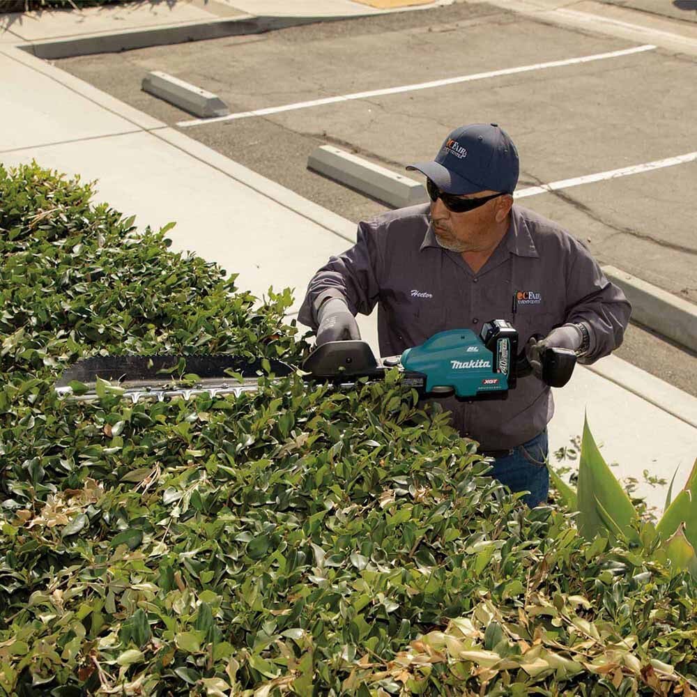 Makita GHU04M1 40V max XGT Brushless Cordless 24" Single-Sided Hedge Trimmer Kit (4.0Ah)