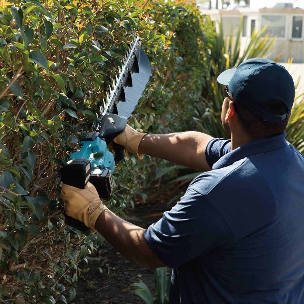 Makita GHU05M1 40V max XGT Brushless Cordless 30" Single-Sided Hedge Trimmer Kit (4.0Ah)