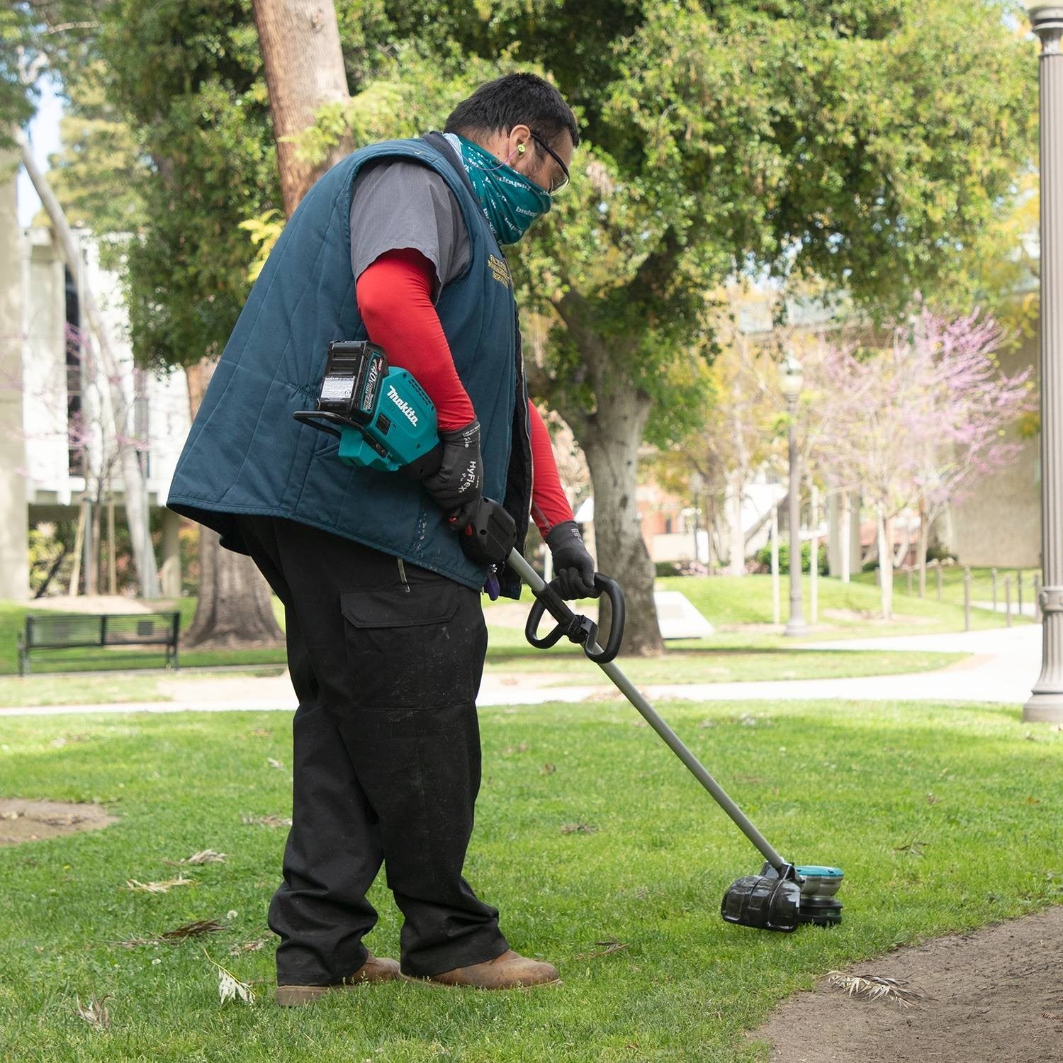 Makita GRU01M1 40V max XGT 15" String Trimmer Kit (4.0Ah)