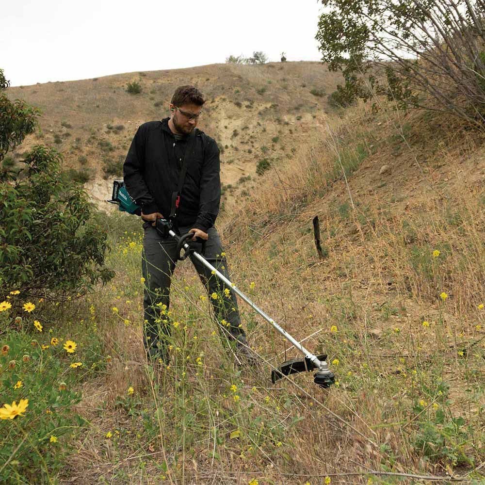 Makita GRU03M1 40V max XGT Brushless Cordless 17" String Trimmer Kit (4.0Ah)