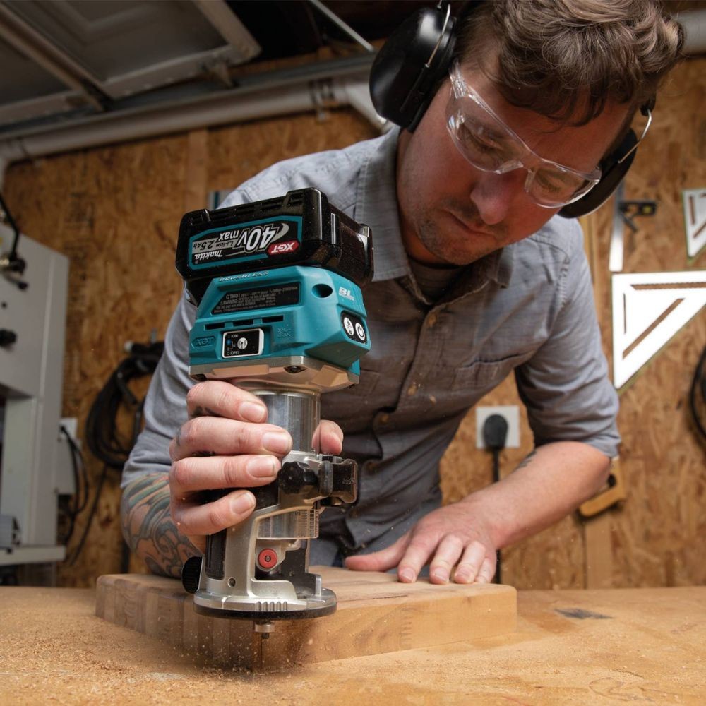 Makita GTR01D1 40V max XGT Brushless Cordless Compact Router Kit (2.5Ah)