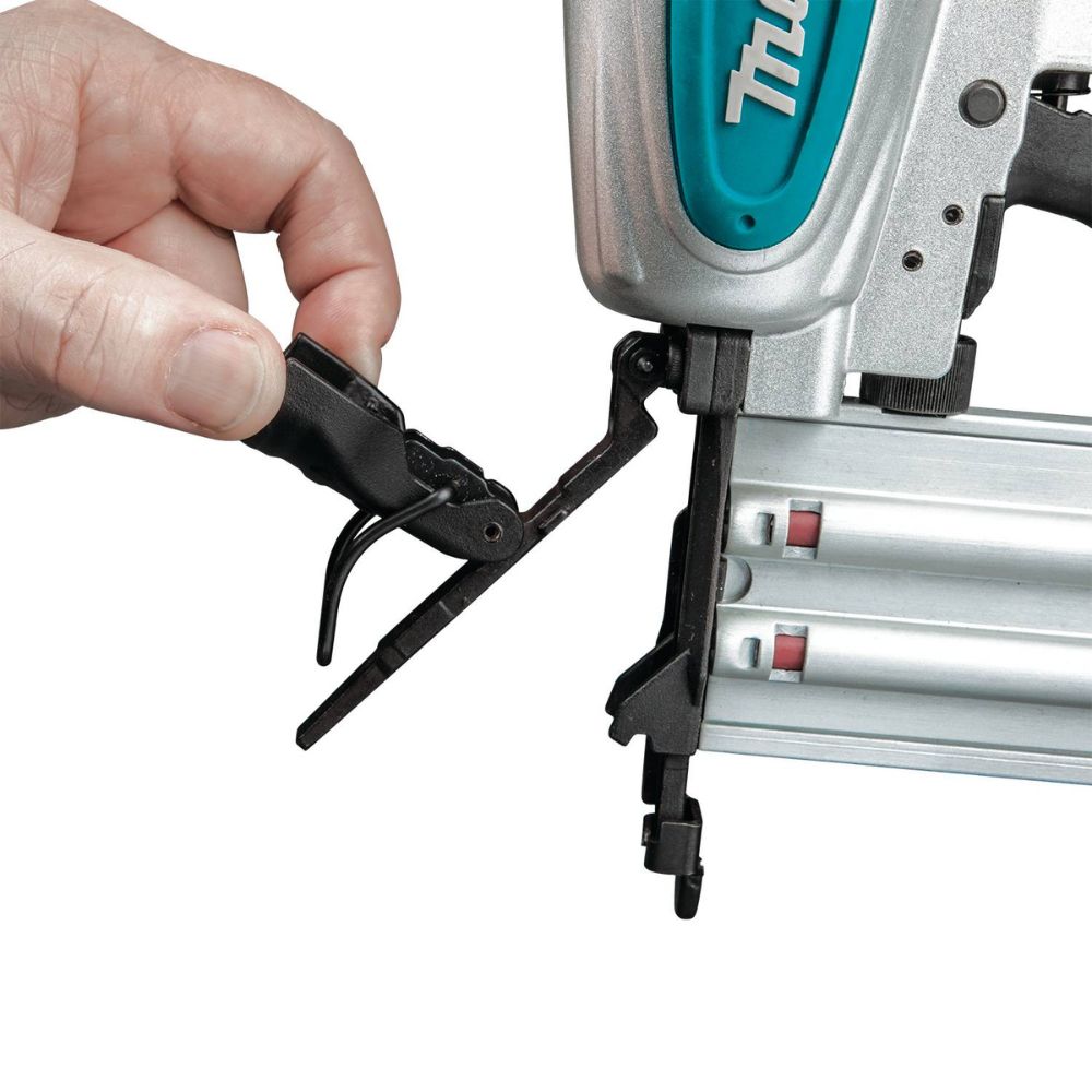 Makita MAC100QK1 Quiet Series 1/2 HP, 1 Gallon Compact, Oil-Free, Electric Air Compressor, and 18 Gauge Brad Nailer Combo Kit