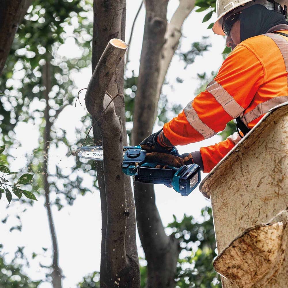 Makita XCU14SR1 18V LXT Lithium‑Ion Brushless Cordless 6" Pruning Saw Kit (2.0Ah)