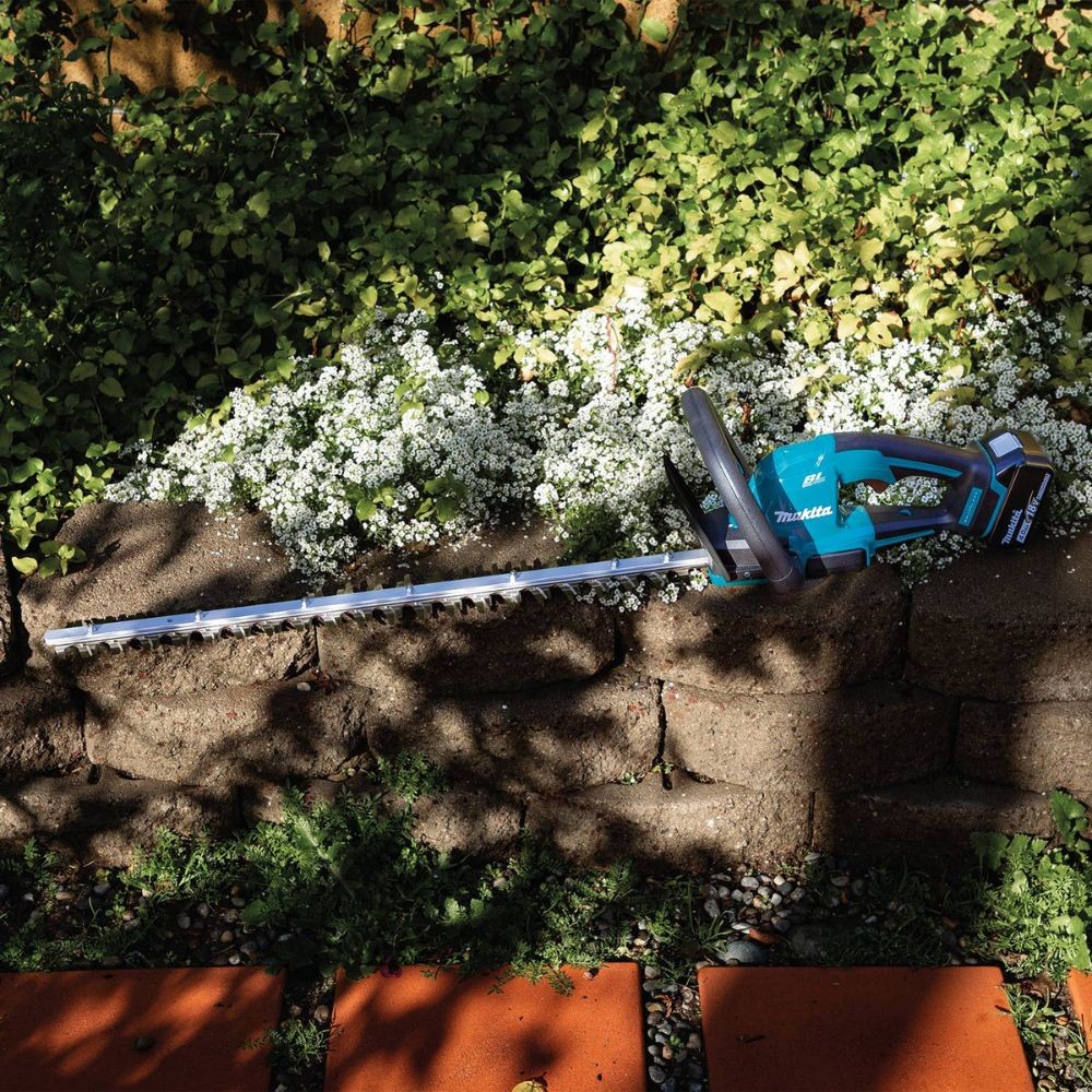 Makita XHU09Z 18V LXT Lithium-Ion Brushless Cordless 24" Hedge Trimmer, Tool Only