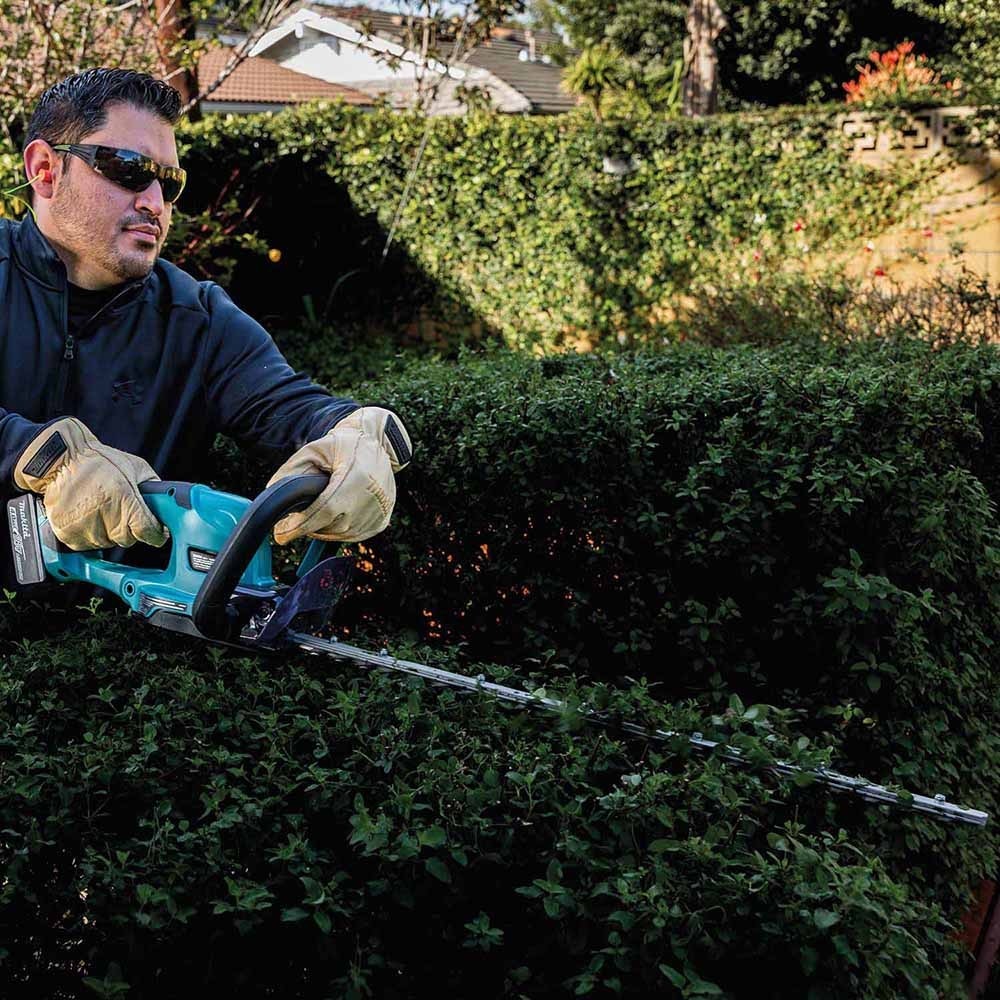 Makita XHU10SM1 18V LXT Lithium-Ion Cordless 24" Hedge Trimmer Kit (4.0Ah)