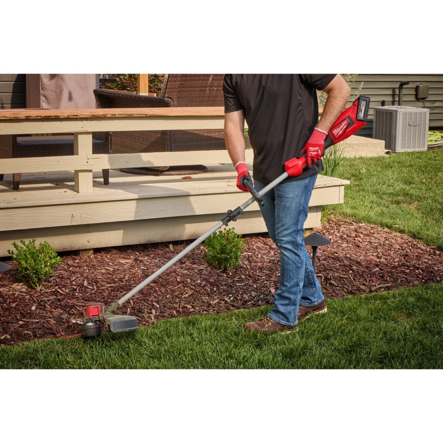Milwaukee 2828-21E M18 Brushless String Trimmer Kit with 16 in. Cutting Swath and Easy Load Head (6.0Ah Battery)